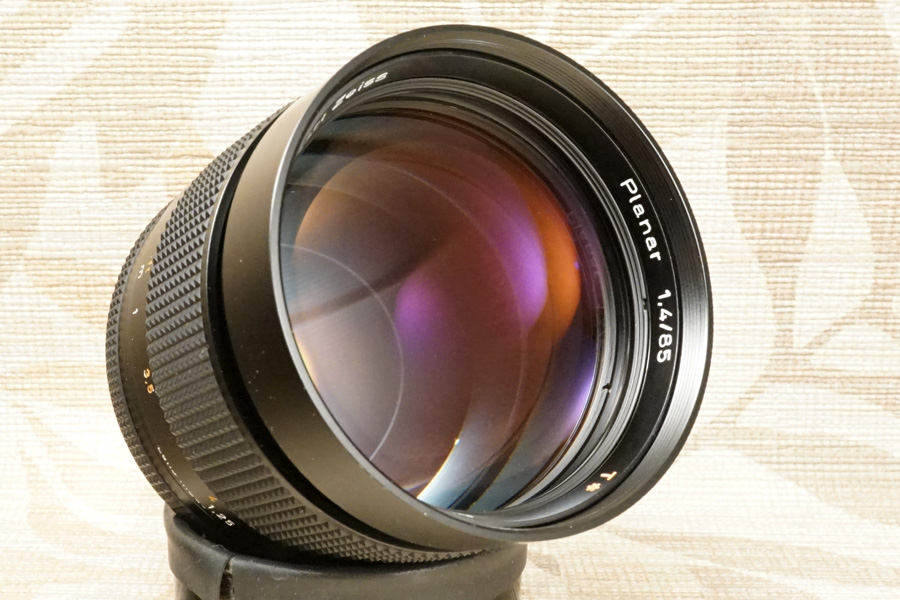 新宿 買取 【希少】芸術的ボケ表現！カールツァイス Planar 85mm F1.4